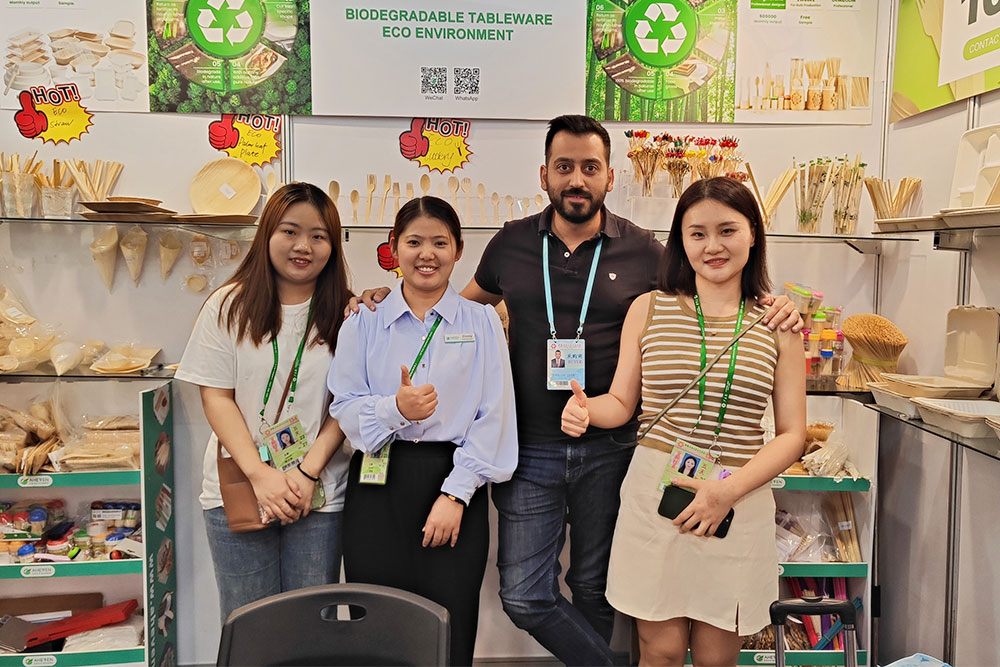The Canton fair about disposable cutlery display!Welcome to our booth and company!